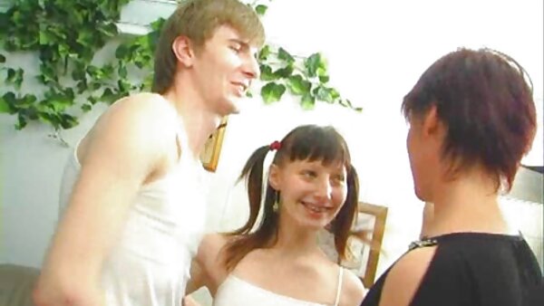 Die vollbusige Hure Sophia Lomeli bekommt von Johnny Sins in einer Umkleidekabine ihre Muschi kostenlose russische pornos gerieben und ihre Brüste gequetscht