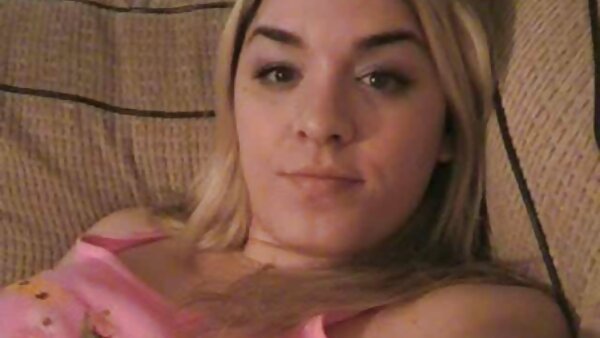 Das empfindliche blonde Luder Gina Pearl streichelt kostenlose pornos party ihre Muschiperle