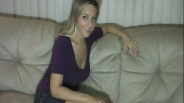 Blonde Lesbe gibt geile kostenlose pornofilme Jessica Drake einen Cunnilingus direkt auf der Motorhaube